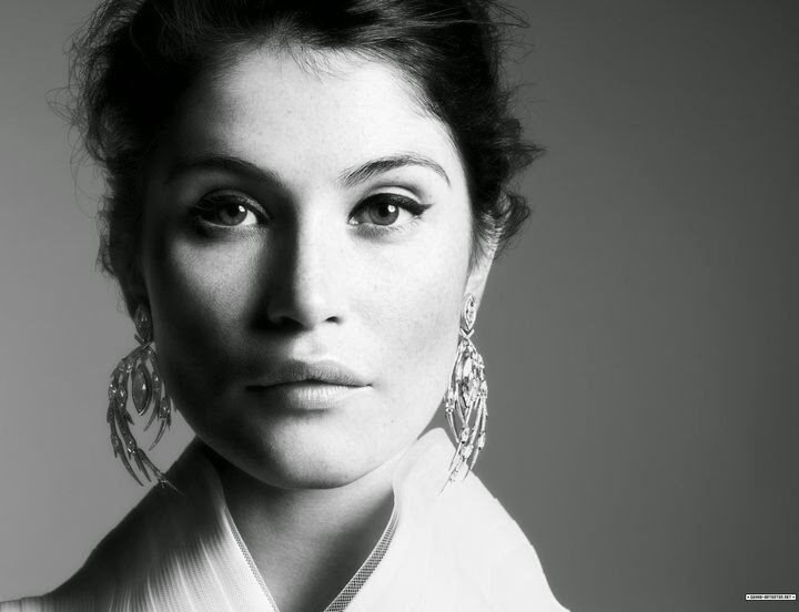 Gemma Arterton — Nuovo progetto “Reds and Grays”, Gemma e gli scoiattoli!